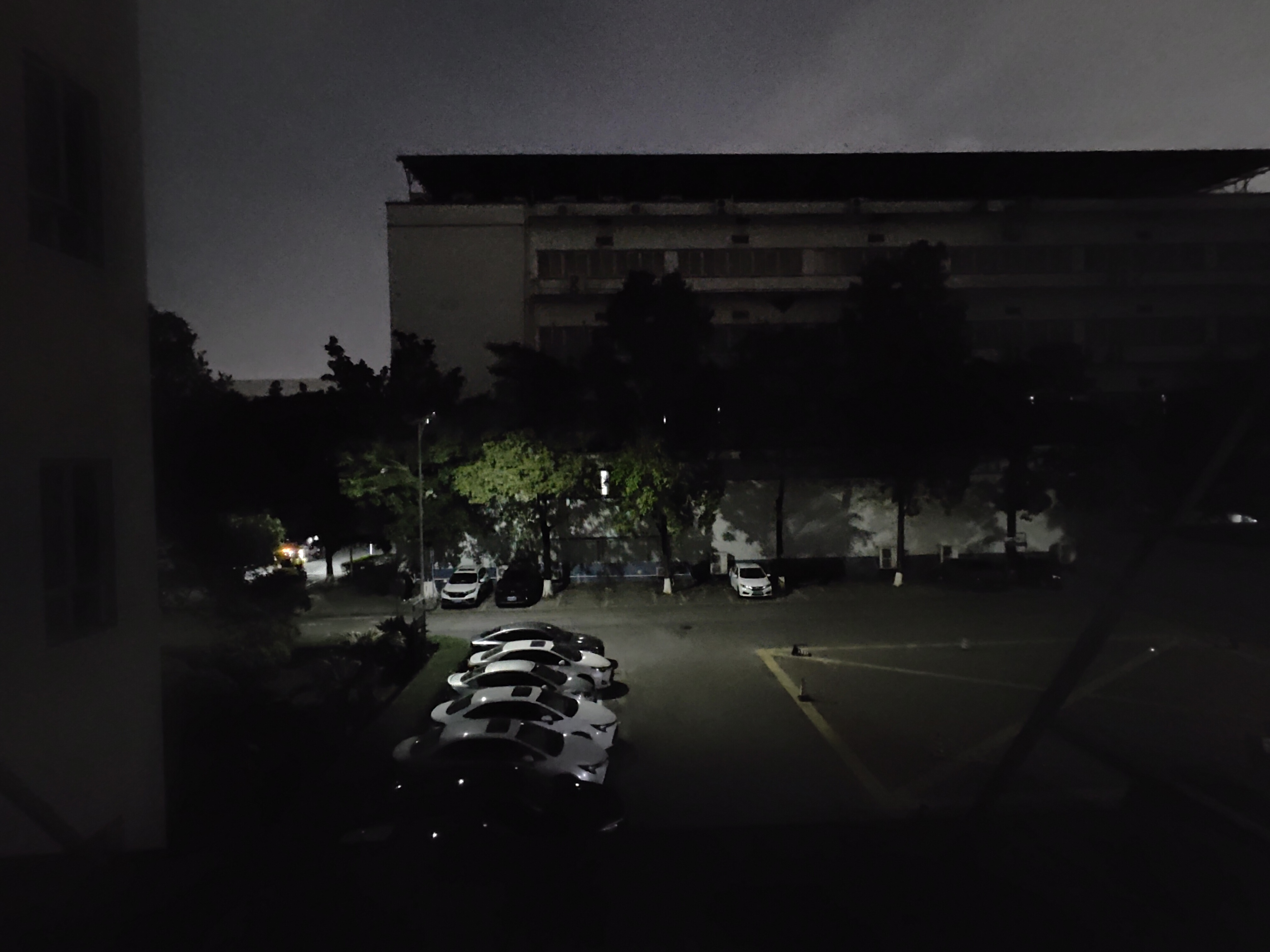 002 Xiaomi 夜景停车场远景