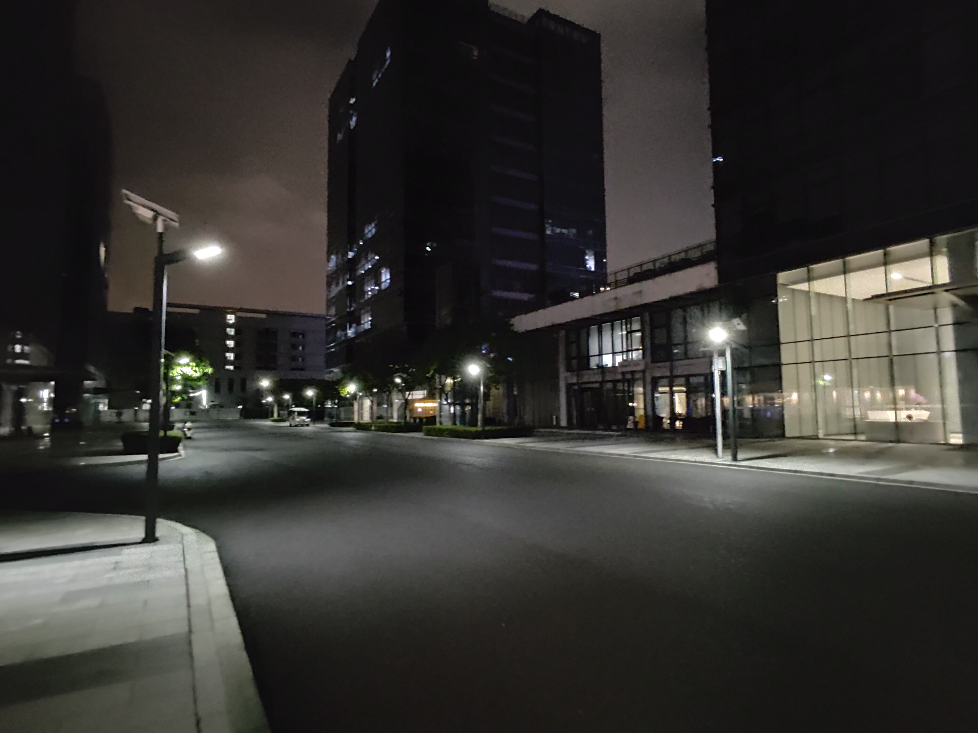 004 Xiaomi 夜间楼宇广场