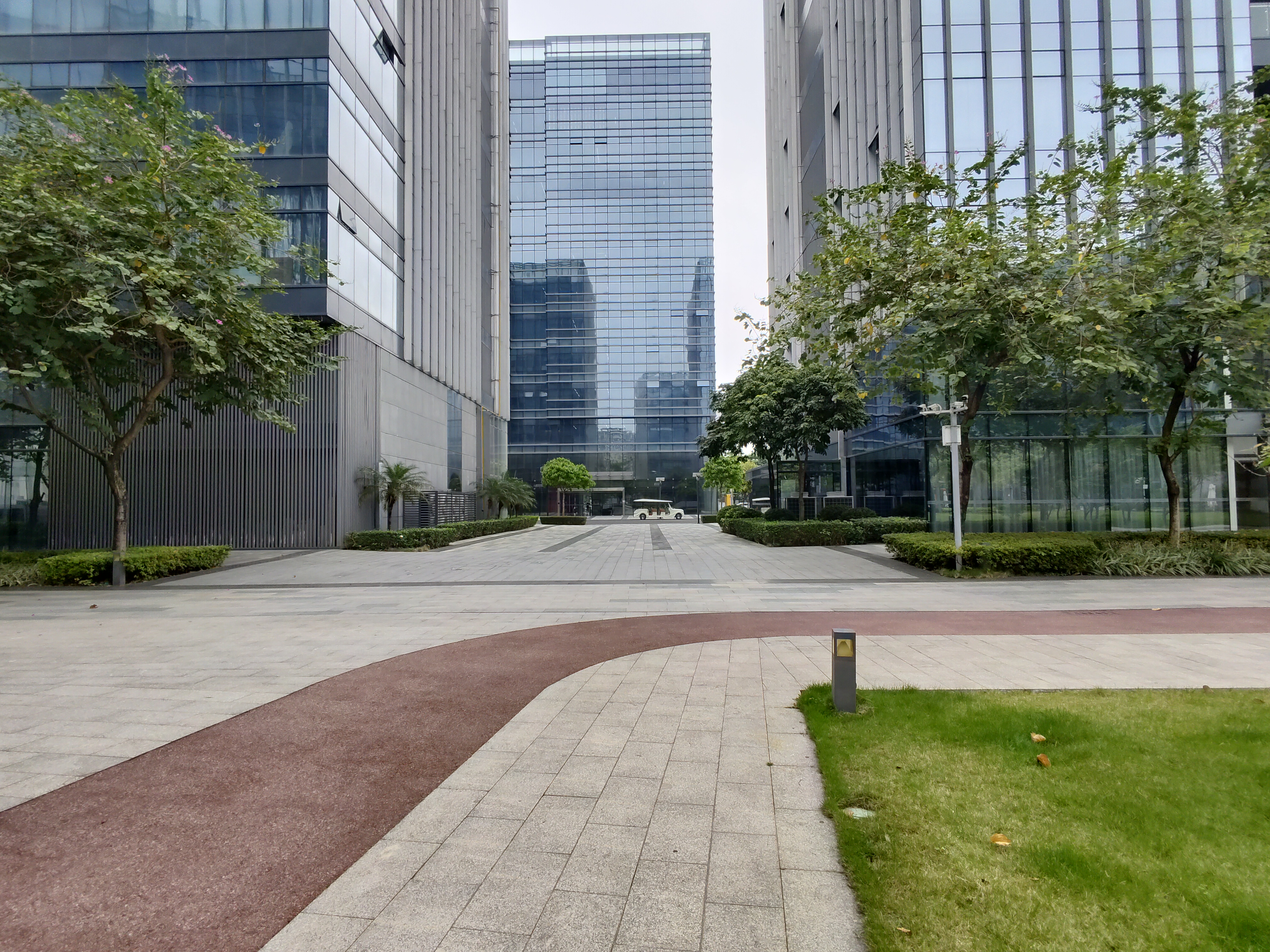 009 Xiaomi 阴天建筑通道