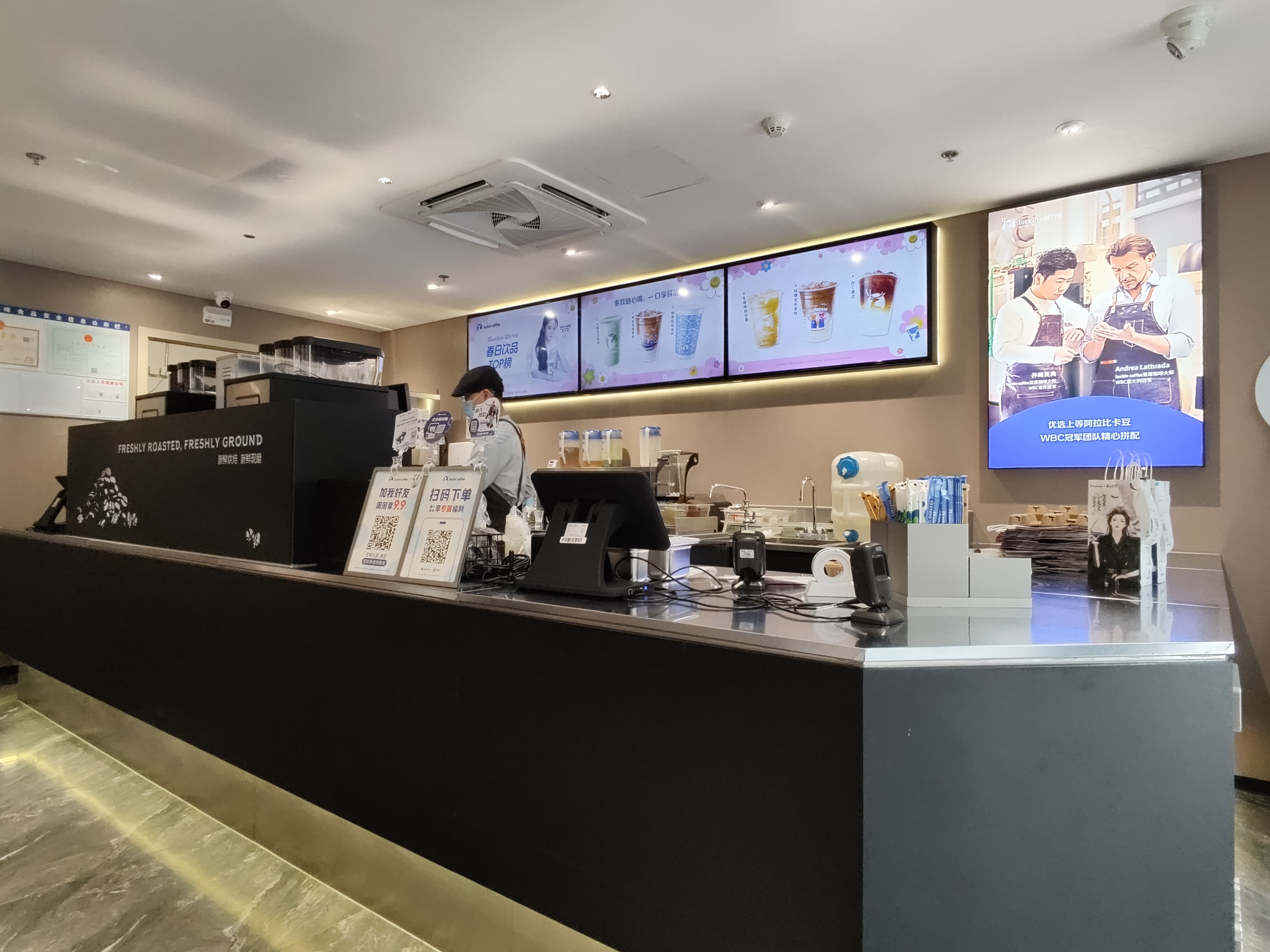 011 Xiaomi 室内饮品店