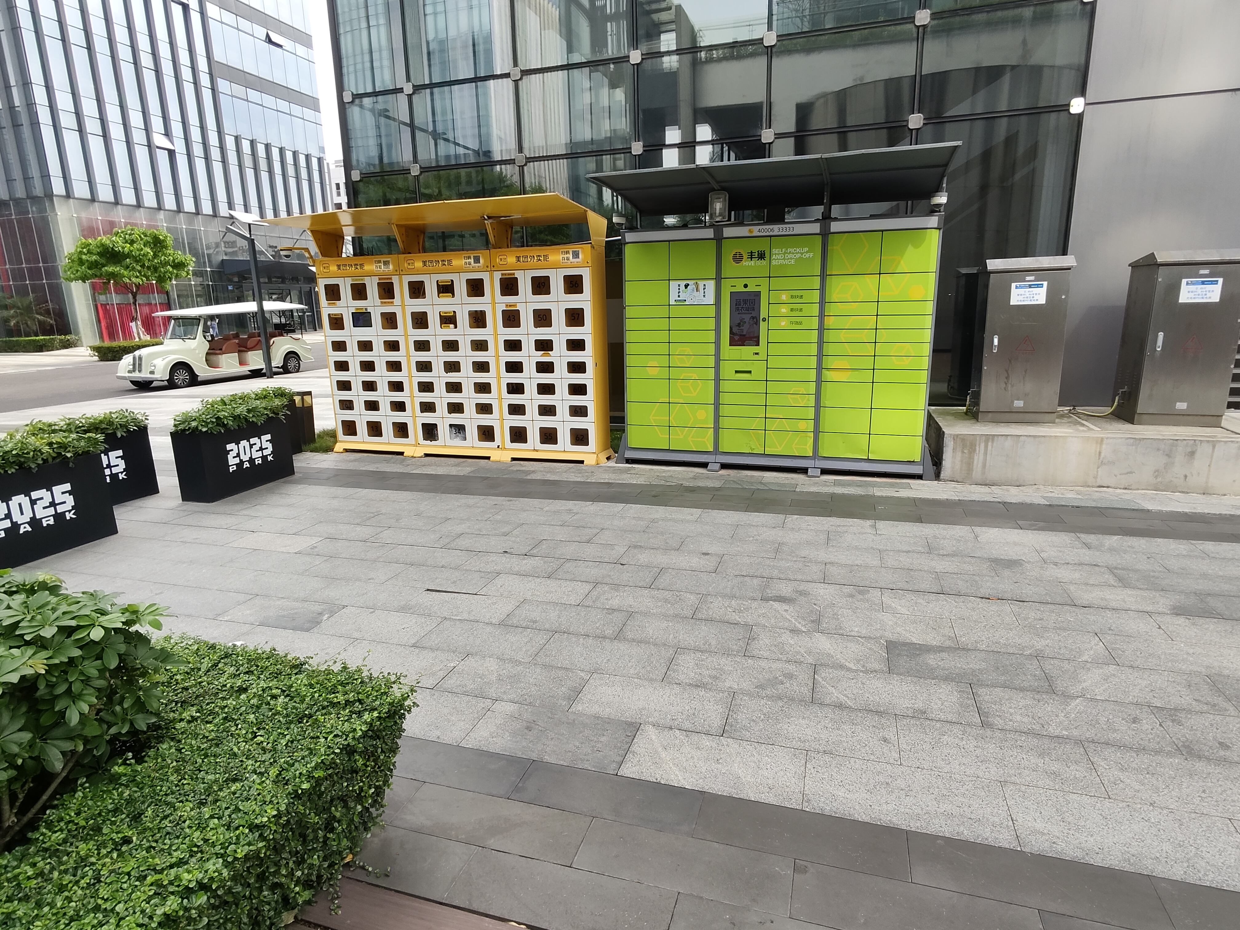 012 Xiaomi 储物柜与玻璃幕墙